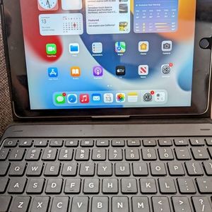 iPad Air 2 with keyboard